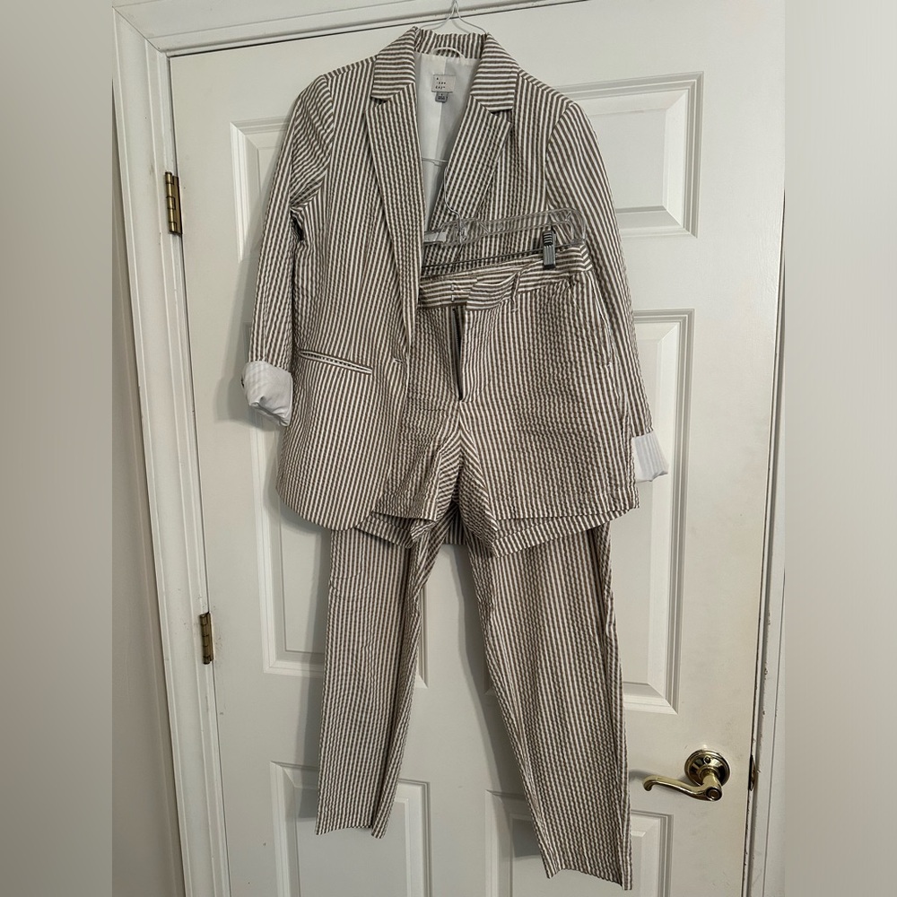Searsucker suit